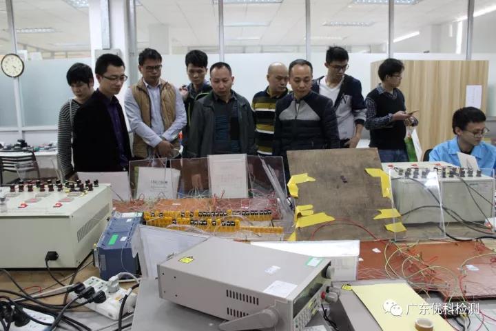 UK工程部司理袁华剖析了太阳GG检测认证效劳优势、现场解答客户疑惑、向导各人观摩实验室